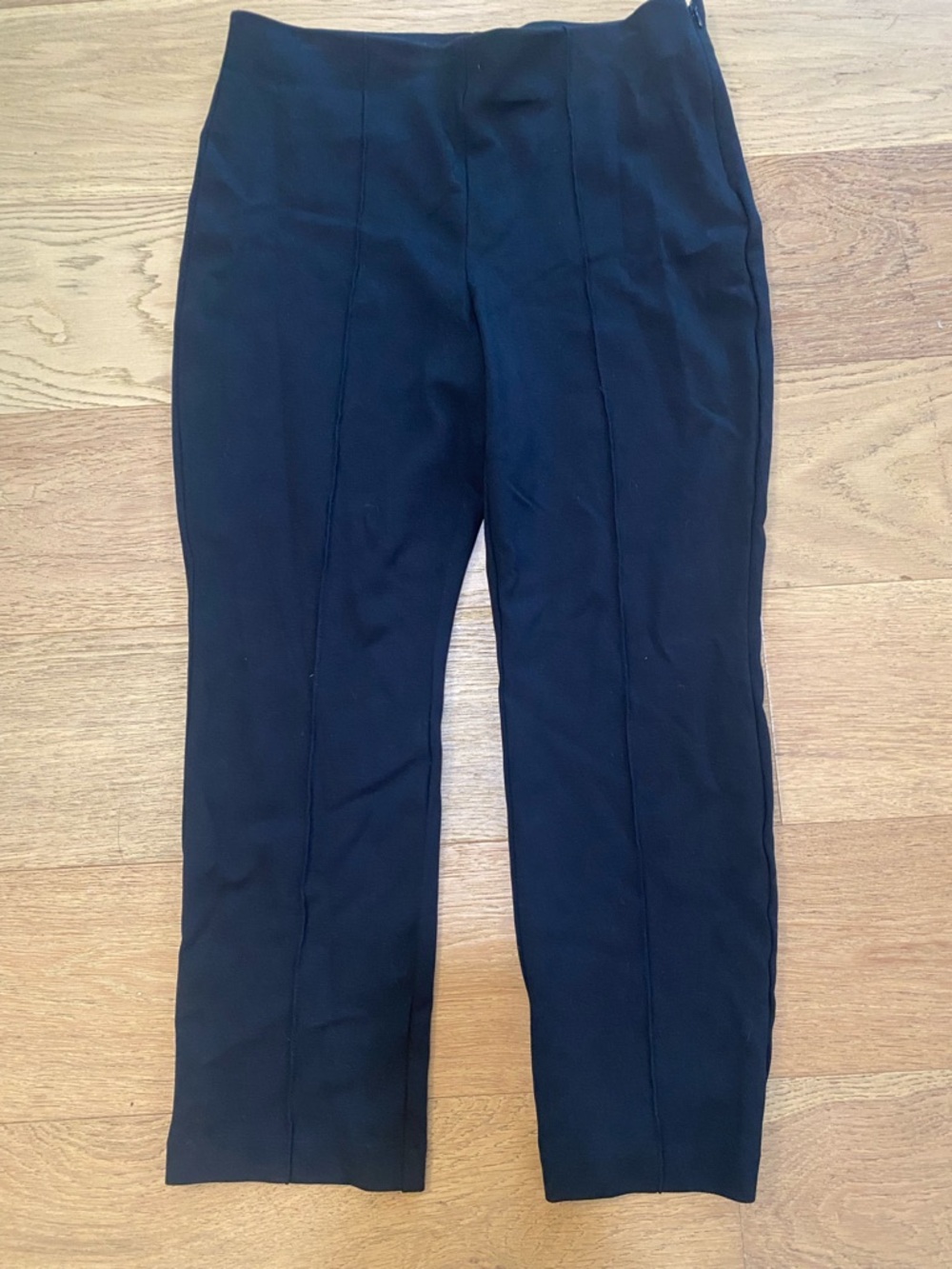Chico’s women’s 1.5 short Black Dress Pants Classic Tailored Fit front seam GUC